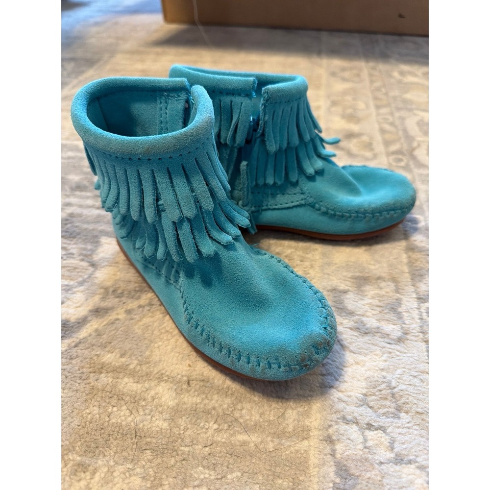 Minnetonka girls boots size 10
